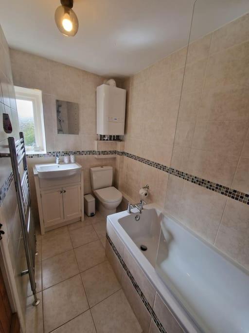 Black Cat Cottage - Heart Of Pickering Cosy Listed Cottage พิกเคอริง ภายนอก รูปภาพ