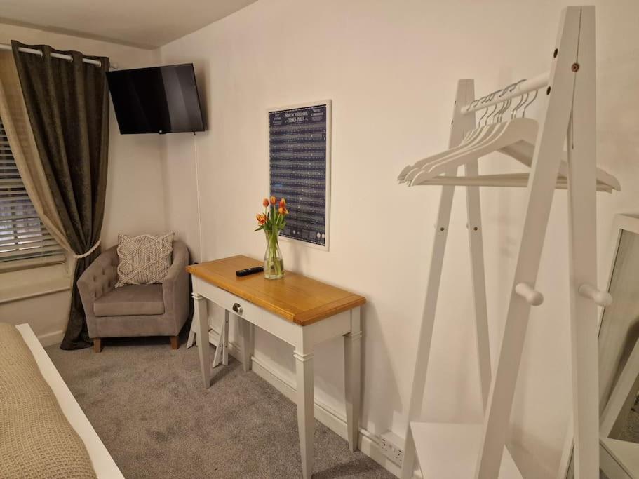Black Cat Cottage - Heart Of Pickering Cosy Listed Cottage พิกเคอริง ภายนอก รูปภาพ