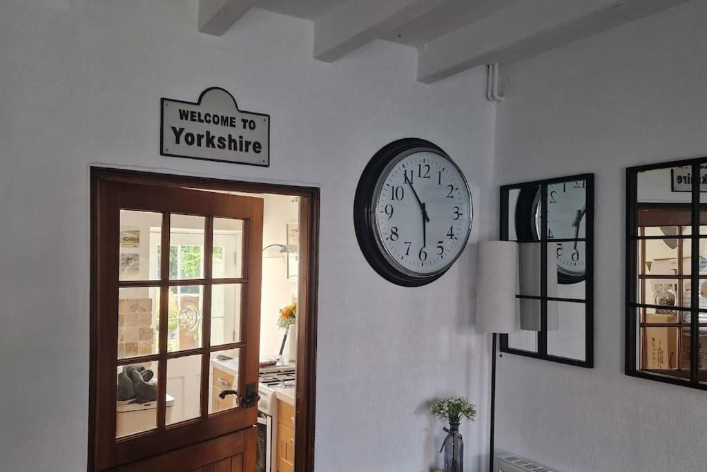 Black Cat Cottage - Central Pickering Grade 2 Listed Cottage ภายนอก รูปภาพ