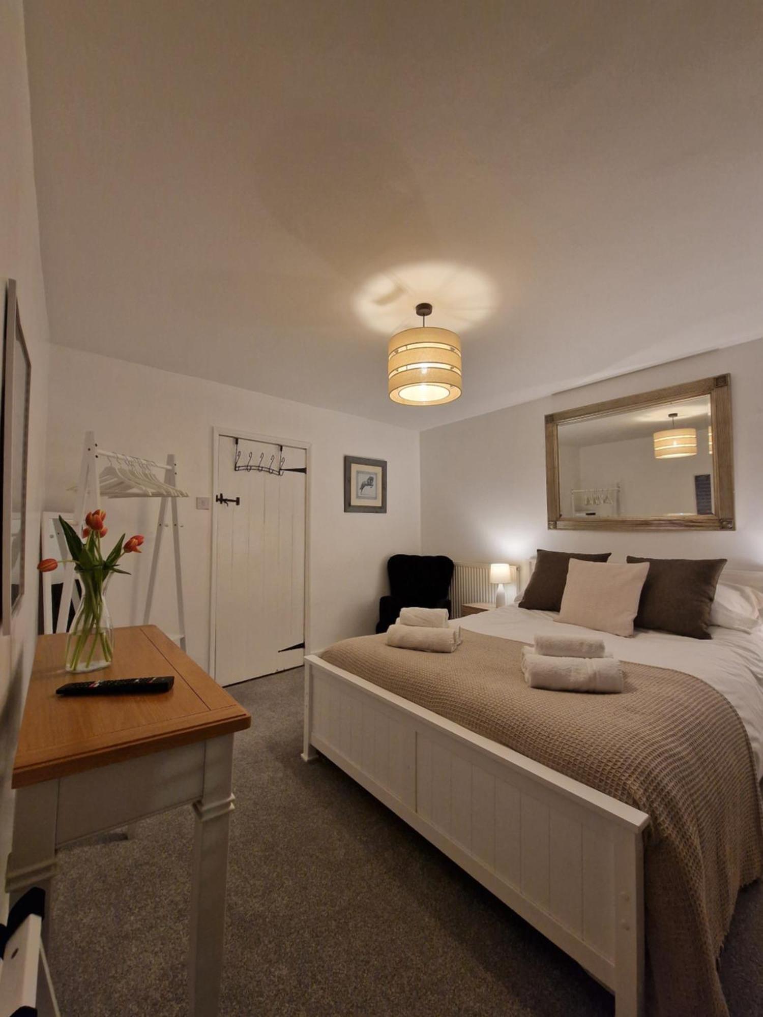 Black Cat Cottage - Heart Of Pickering Cosy Listed Cottage พิกเคอริง ภายนอก รูปภาพ